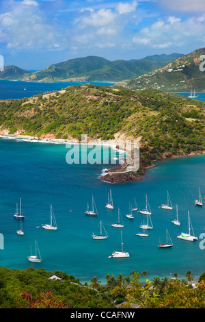 Lookout vista da Shirley Heights oltre l'Ammiraglio Nelson's darsene, Antigua, Isole Sottovento, West Indies Foto Stock