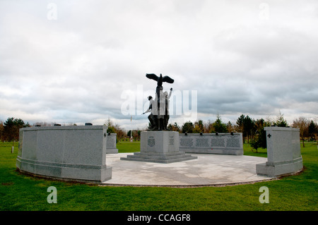 Le forze armate polacche Memorial presso il National Memorial Arboretum Foto Stock