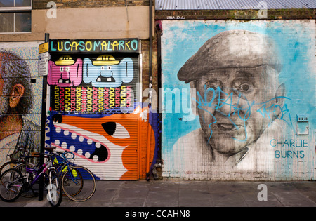 Alcuni street art di Bacon Street a Londra, appena fuori del Brick Lane E1 Foto Stock