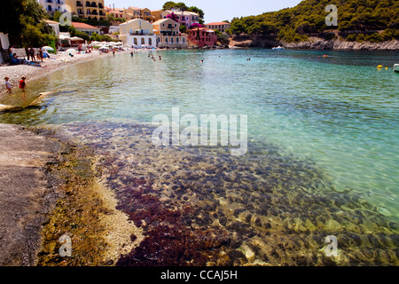 Vista della storica e bellissima Assos village di Cefalonia, Grecia Foto Stock