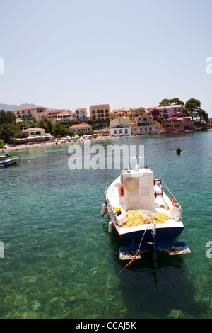 Vista della storica e bellissima Assos village di Cefalonia, Grecia Foto Stock