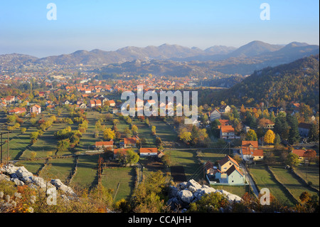 Cetinje è una città e la vecchia capitale reale del Montenegro. È anche uno storico e il secondario capitale del Montenegro Foto Stock