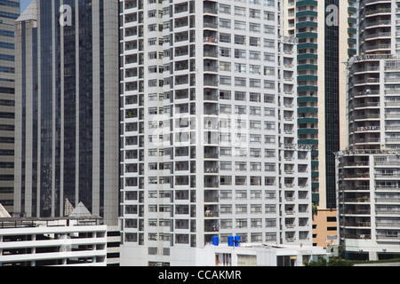 Alto edificio di appartamenti, Sukhumvit Bangkok, Thailandia, in Asia. Sukhumvit è un quartiere di lusso a Bangkok. Foto Stock