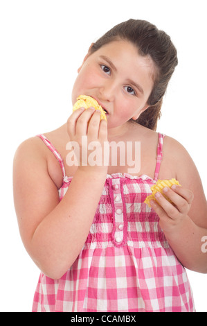 Ragazza di mangiare patatine Foto Stock