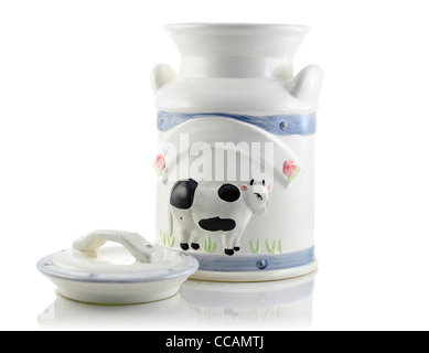 Un vintage bricco per latte su sfondo bianco Foto Stock