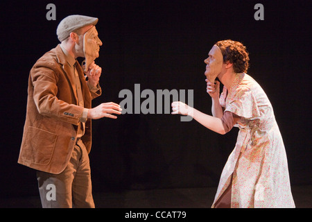 Paradiso Translunar eseguita dal teatro ad infinitum, Barbican buca Theatre, 2012 London International Mime Festival Foto Stock