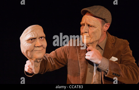 Paradiso Translunar eseguita dal teatro ad infinitum, Barbican buca Theatre, 2012 London International Mime Festival Foto Stock