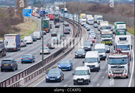 Traffico su autostrada uk autostrada traffico Jam sulla M1 autostrada vicino allo svincolo 25 Nottingham Inghilterra gb uk europa Foto Stock
