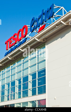 Tesco supermercato Extra sign Long Eaton città Derbyshire Nottinghamshire England Regno Unito GB EU Europe Foto Stock