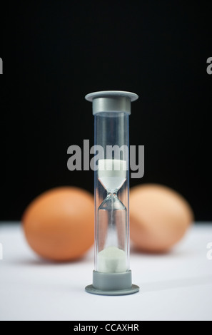 Un piccolo uovo timer o clessidra, utilizzato per la temporizzazione di ebollizione delle uova Foto Stock