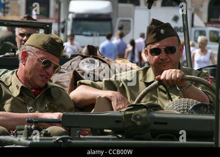 La seconda guerra mondiale la liberazione di Roma ri emanazione parade 4 giugno 1944, Roma, Italia 2011 Foto Stock