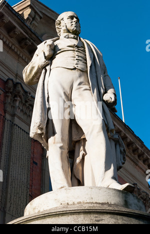 Statua di Sir Rowland Hill, inventore del penny francobollo Foto Stock