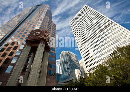 Vista di uno Wells Fargo Center precedentemente uno Wachovia Center ufficio complesso di Charlotte, NC. Foto Stock