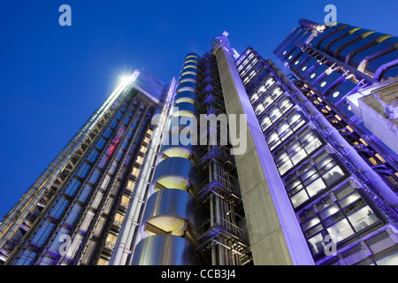 Lloyd's edificio, progettato da Richard Rogers, al tramonto, è la casa di Lloyd s di Londra, Inghilterra, Regno Unito. Foto Stock