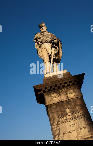 La statua di Giuseppe Garibaldi. Todi, Umbria, Italia. Foto Stock