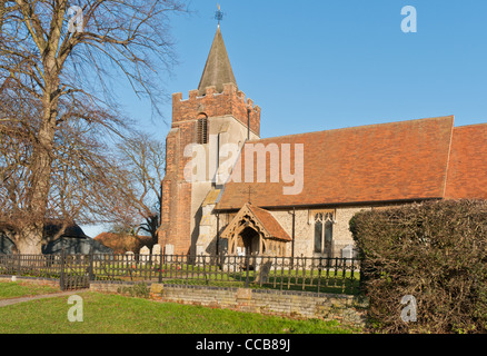Chiesa di tutti i santi, Alta Laver, Essex, Inghilterra - una chiesa del paese in cui il filosofo inglese John Locke è sepolto. Foto Stock