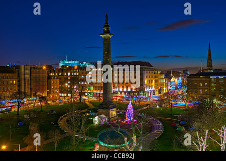 St Andrew Square, Edimburgo, Scozia, Regno Unito, Europa, al tramonto, nel tempo di Natale. Foto Stock