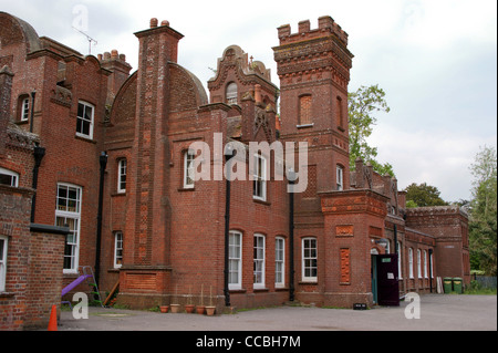 Victorian "Massey la follia dell' edificio in mattoni di Thomas Hackett Massey, Rettore di Farringdon, Hampshire, Inghilterra, costruito 1875-1925 Foto Stock