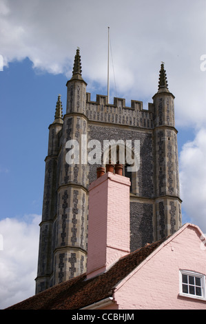 La chiesa medievale di Santa Maria Vergine, Dedham village, Essex, Inghilterra Foto Stock