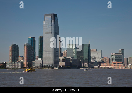 Skyline di Jersey City e il fiume Hudson, il porto di New York, New York Foto Stock