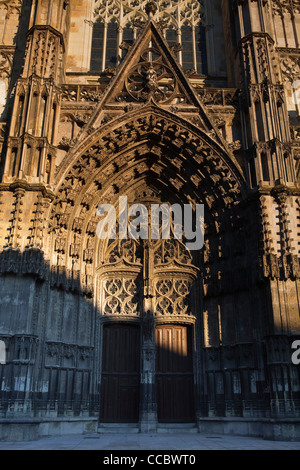 L'ingresso alla magnifica Saint Gatien cattedrale a Tours in Francia. Foto Stock