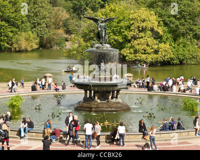 Bethesda Plaza, angelo delle acque della fontana, NYC Foto Stock