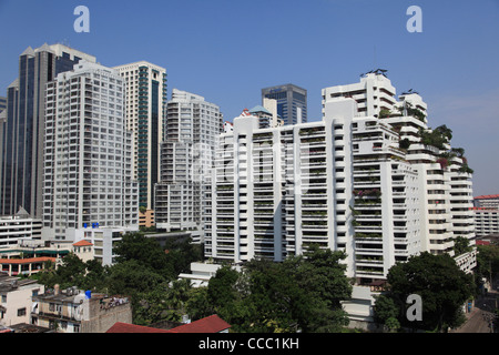 Alto edificio di appartamenti, Sukhumvit Bangkok, Thailandia, in Asia. Sukhumvit è un quartiere di lusso a Bangkok. Foto Stock