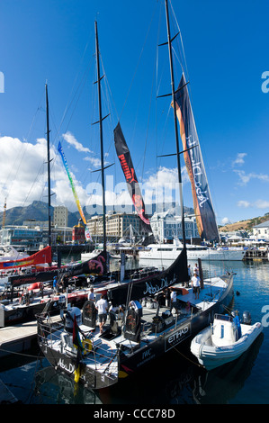 Volvo Ocean race equipaggi al V & A Waterfront e preparare per la seconda gamba da Città del Capo Sud Africa ad Abu Dhabi Foto Stock