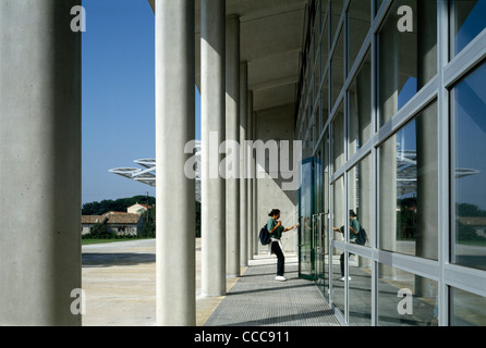 Lycee polivalente di Albert Camus, Frejus, Francia, Foster e Partner, 1993. Foto Stock