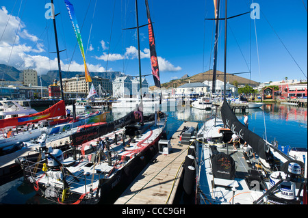 Volvo Ocean race equipaggi al V & A Waterfront e preparare per la seconda gamba da Città del Capo Sud Africa ad Abu Dhabi Foto Stock