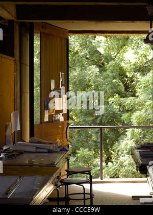 Il cept università scuola di architettura-vista sui banchi di studio Foto Stock