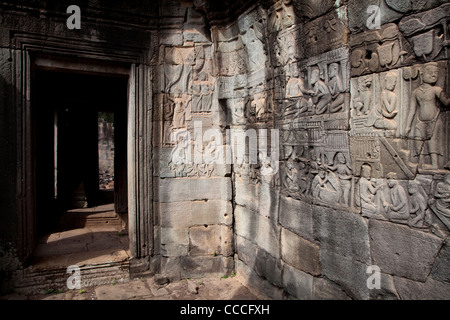 Arte decorazioni e bassorilievi, tempio Bayon, Angkor Thom, area di Angkor, Siem Reap, Cambogia, Asia Foto Stock