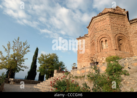 Macedonia, Ohrid, Sveti Jovan Kaneo alla Chiesa (XIII secolo) e il lago di Ohrid Foto Stock