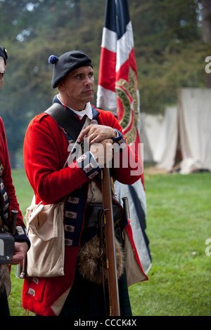 Cappotto rosso soldato confederato durante la guerra civile rievocazione storica. Foto Stock