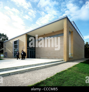 Kimbolton scuola: Regina katherine edificio rmjm huntingdon Cambridgeshire Regno Unito 2009 esterno shot edificio come gli alunni a piedi da Foto Stock