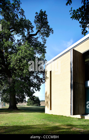 Kimbolton scuola: Regina katherine edificio rmjm huntingdon Cambridgeshire Regno Unito 2009 esterno shot enorme albero maturo edificio Foto Stock