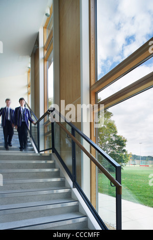 Kimbolton scuola: Regina katherine edificio rmjm huntingdon Cambridgeshire Regno Unito 2009 interior shot che mostra il gruppo di studenti Foto Stock