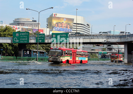 Onde in Ladprao | Bangkok inondazioni | Novembre 2011 Foto Stock