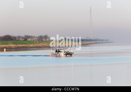 La traversata in traghetto del Fiume Great Ouse da West Lynn a King's Lynn, Norfolk. Foto Stock