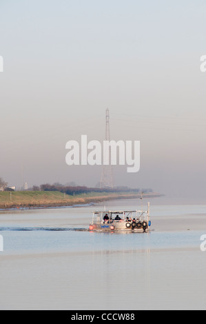 La traversata in traghetto del Fiume Great Ouse da West Lynn a King's Lynn, Norfolk. Foto Stock