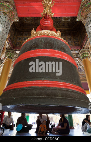Interno del più grande tempio Buddista Shwedagon pagoda, Rangoon, la Birmania. Foto Stock