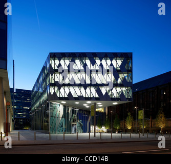ARMANI FLAGSHIP STORE MANCHESTER SHEPPARD ROBSON GENERALE 2008 PIANO TERRA VISTA ESTERNA DEL BOLD ANGOLI DELL'EDIFICIO ACCESA Foto Stock