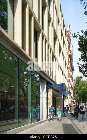 Uno Southampton Row, SHEPPARD ROBSON, London, 2010, vista esterna dell'edificio con baldacchino Foto Stock