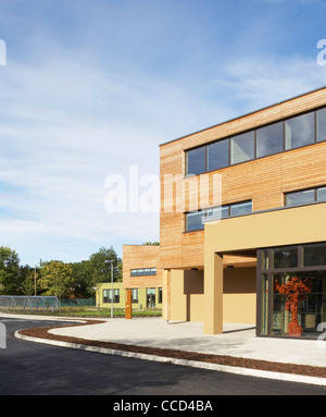 WAINGELS COLLEGE, SHEPPARD ROBSON, Woodley, 2010, Esterna dalla strada Foto Stock