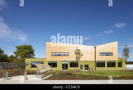 WAINGELS COLLEGE, SHEPPARD ROBSON, Woodley, 2010, Panoramica di esterno con paesaggio Foto Stock