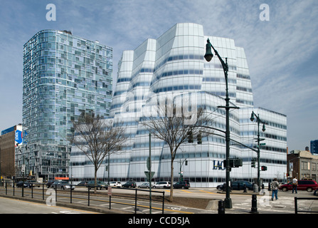 Iac edificio dal sw su w 18th street, con Jean Nouvel residenziale tower, 100 11th Avenue Foto Stock