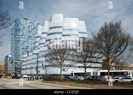 Iac edificio dal sw su w 18th street, con Jean Nouvel residenziale tower, 100 11th Avenue Foto Stock