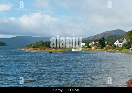 Yacht in Loch Carron a Lochcarron Village Highland Scozia Scotland Foto Stock