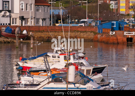Barche ormeggiate nel porto di Folkestone nel Kent REGNO UNITO Foto Stock