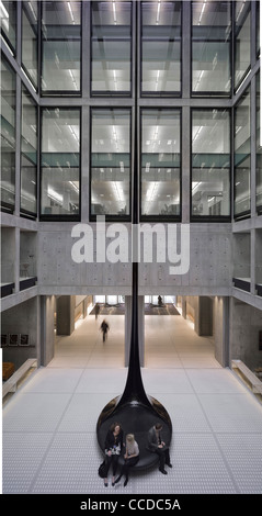 Ian Mcchesney hanno commissionato da Derwent London per la progettazione di una scultura per l'angelo edificio all'angelo In St John Street Foto Stock